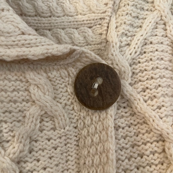 Irish Wool Asymmetrical Knit Cream Sweater Size M - Picture 14 of 15